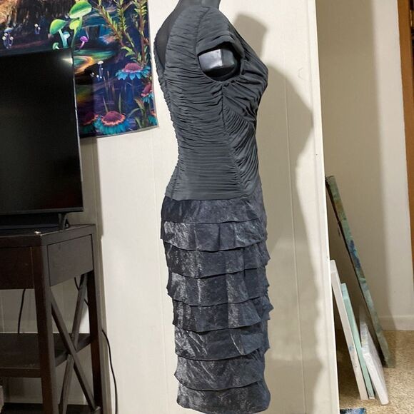 NWT ADRIANNA PAPELL stingy heavily lined cap sleeve glitter ruffle layer ruched - Picture 10 of 16